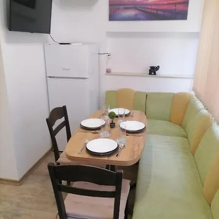Apartment Cosy With A Sunny Balcony In