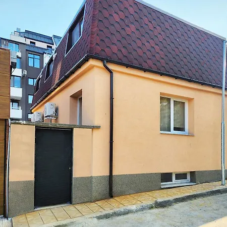 Apartment Cosy With A Sunny Balcony In Varna